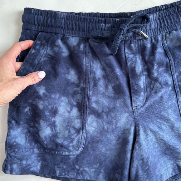 Athleta Women’s Size Medium Farallon Short in Blue Tie Dye Walking Hiking Casual - Picture 3 of 16